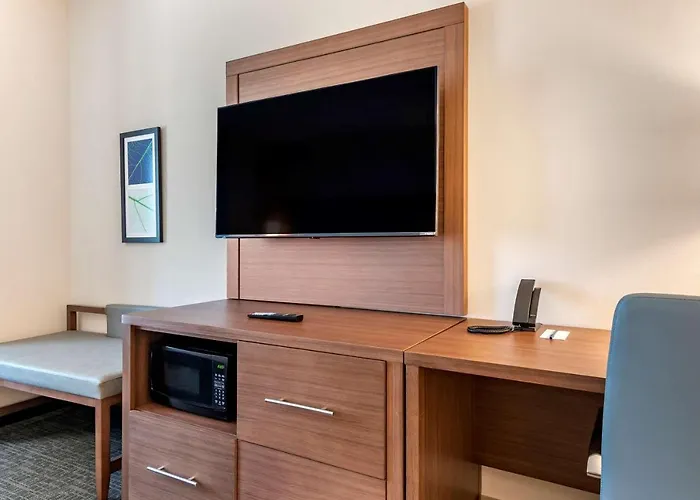 Comfort Suites Grandview - Kansas City