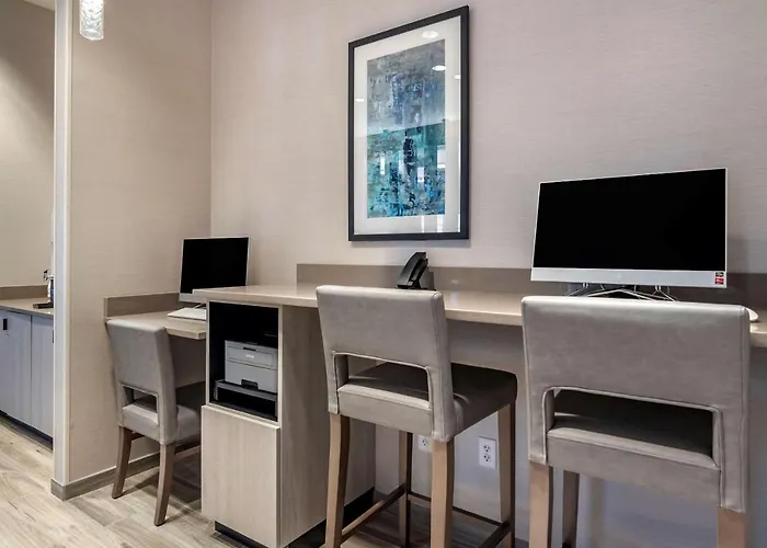 Comfort Suites Grandview - Kansas City